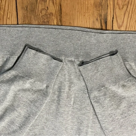 Brooks Brothers men’s Gray V-Neck Pima cotton Sweater - Picture 4 of 4